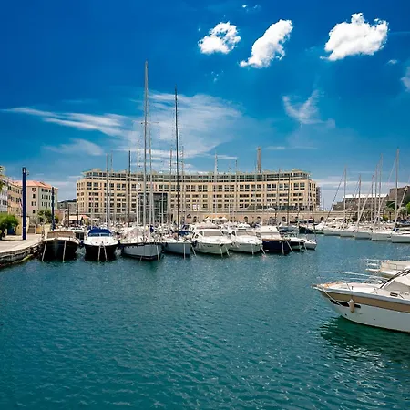 Apartment Center Refuge - Free Parking - Garden - Cruises