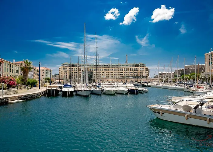 Apartment Center Refuge - Free Parking - Garden - Cruises