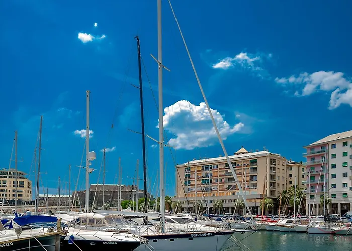 Апартаменты Center Refuge - Free Parking - Garden - Cruises